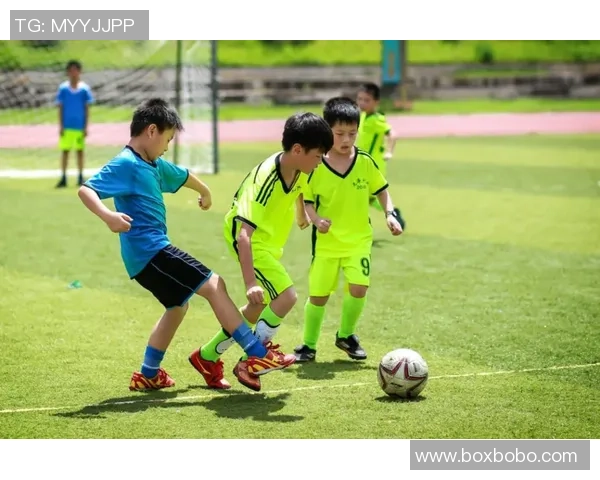 绿色森林流浪队与牛津联的激烈对决展现足球魅力与团队精神的巅峰对抗